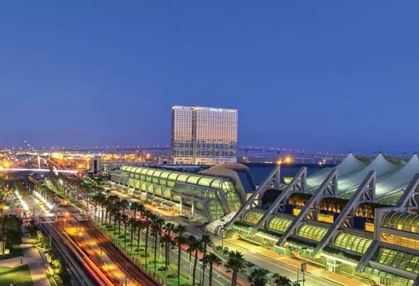 בית מלון כפרי Old Town Western Inn