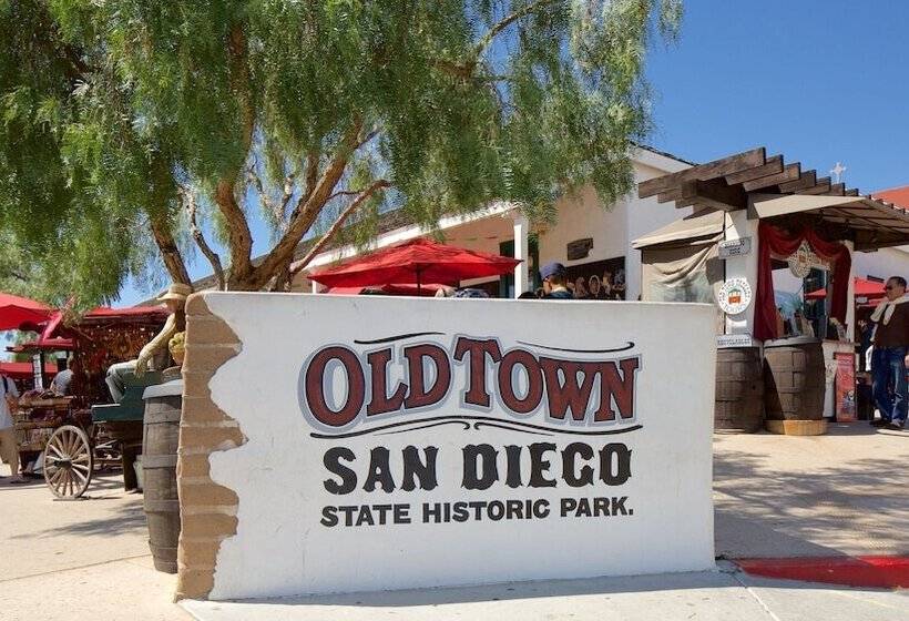 فندق Old Town Western Inn