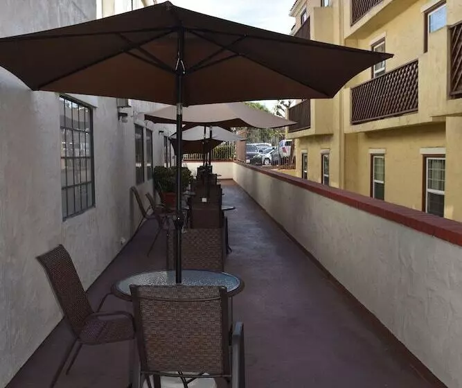 בית מלון כפרי Old Town Western Inn