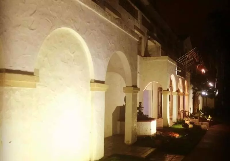 בית מלון כפרי Old Town Western Inn