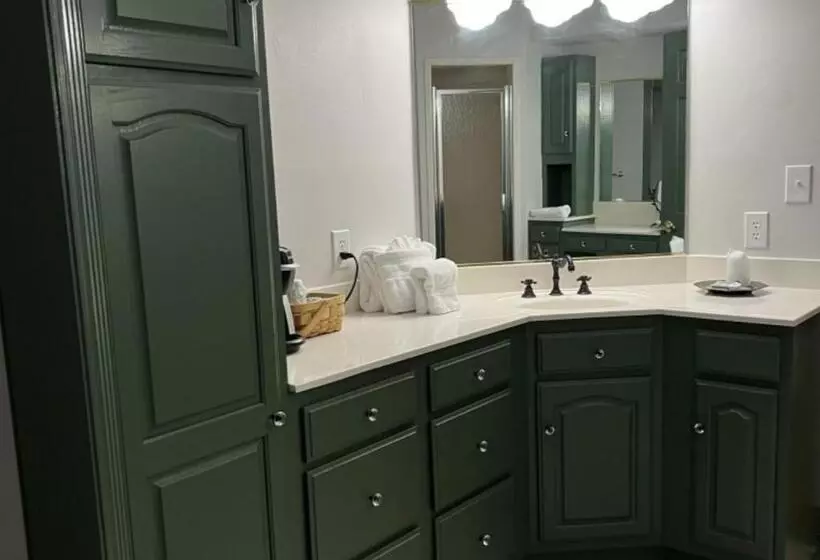 Отель Whitestone Inn