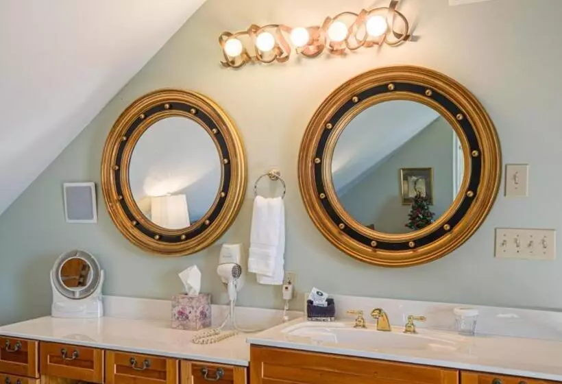 Отель Whitestone Inn