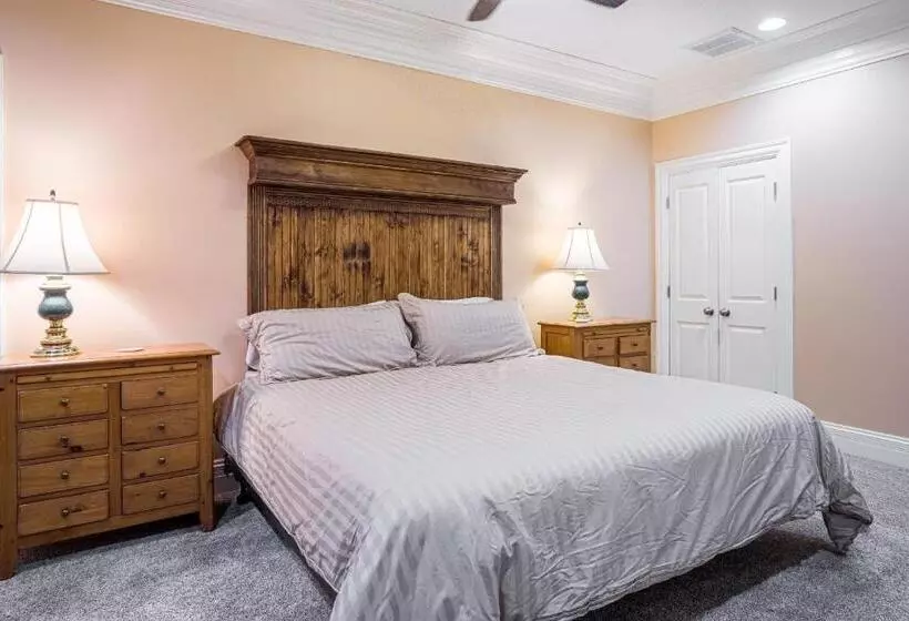 Отель Whitestone Inn