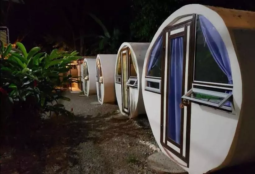 ペンション Koru Village Uvita Hostel