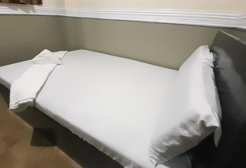 Otel Oyo 572 Kti Traveller S Inn