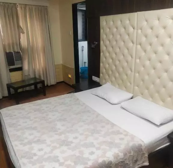 Hotelli Divya International