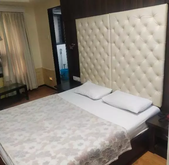 Hotelli Divya International