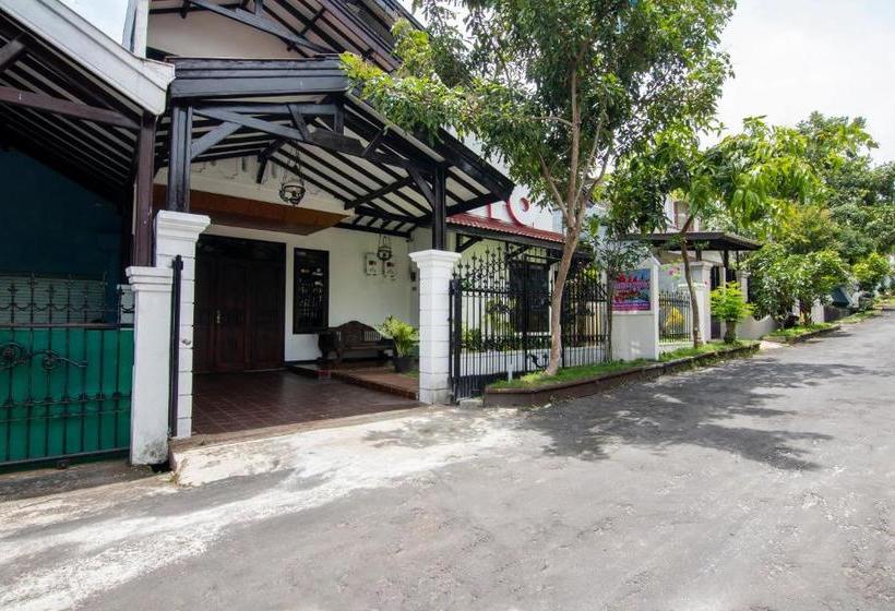 Hotell Oyo 3067 Flamboyan Residence Syariah