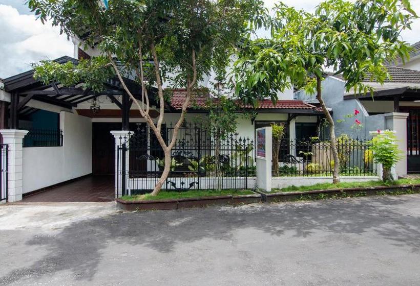 Hotell Oyo 3067 Flamboyan Residence Syariah