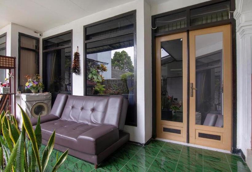 Hotell Oyo 3067 Flamboyan Residence Syariah