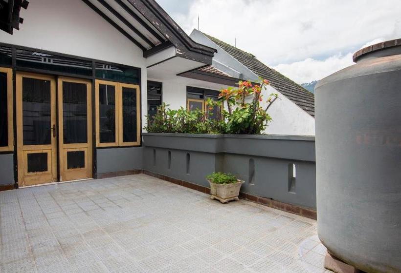 Hotell Oyo 3067 Flamboyan Residence Syariah