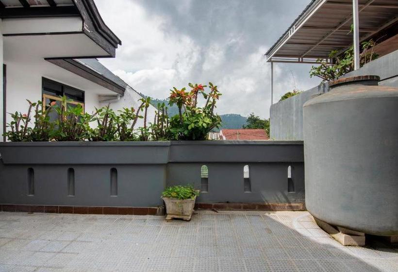 Hotell Oyo 3067 Flamboyan Residence Syariah