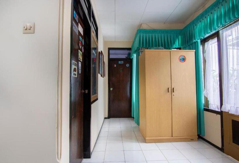 Hotell Oyo 3067 Flamboyan Residence Syariah