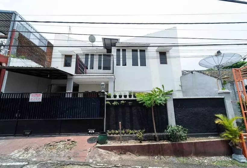 ペンション Koolkost Female Syariah Near Smak Kolese Santo Yusup