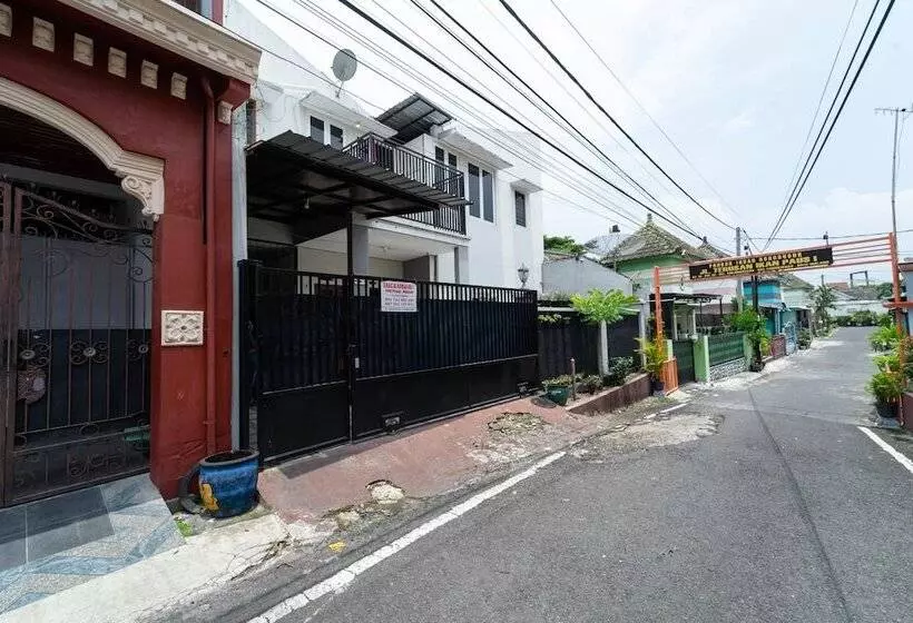 ペンション Koolkost Female Syariah Near Smak Kolese Santo Yusup