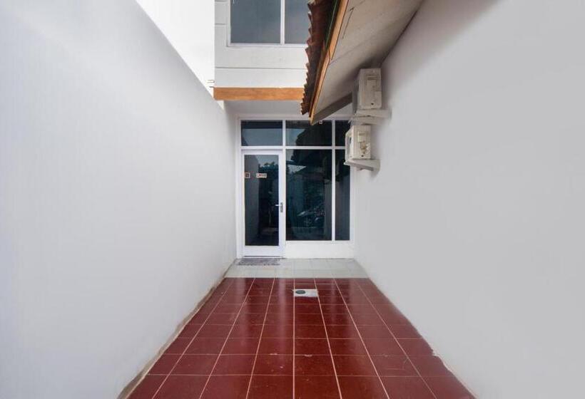 Отель Oyo 3055 Rumah Enin