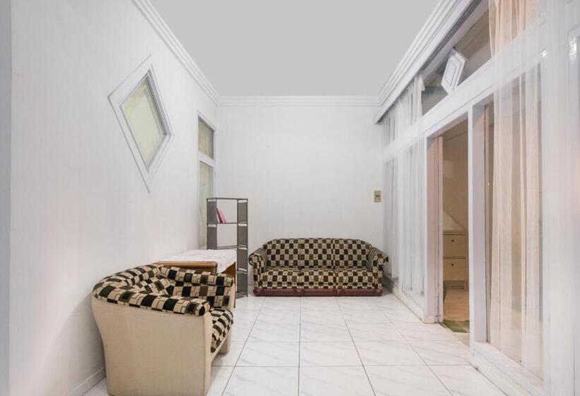 Отель Oyo 3055 Rumah Enin