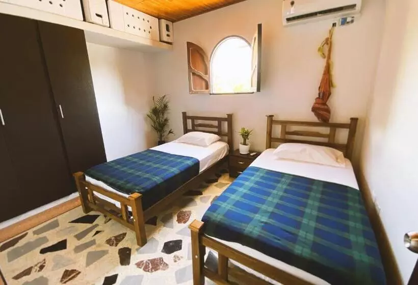 ペンション Tia Chela Hostel