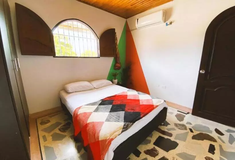ペンション Tia Chela Hostel
