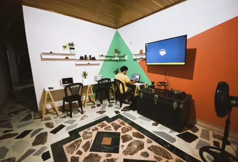 ペンション Tia Chela Hostel