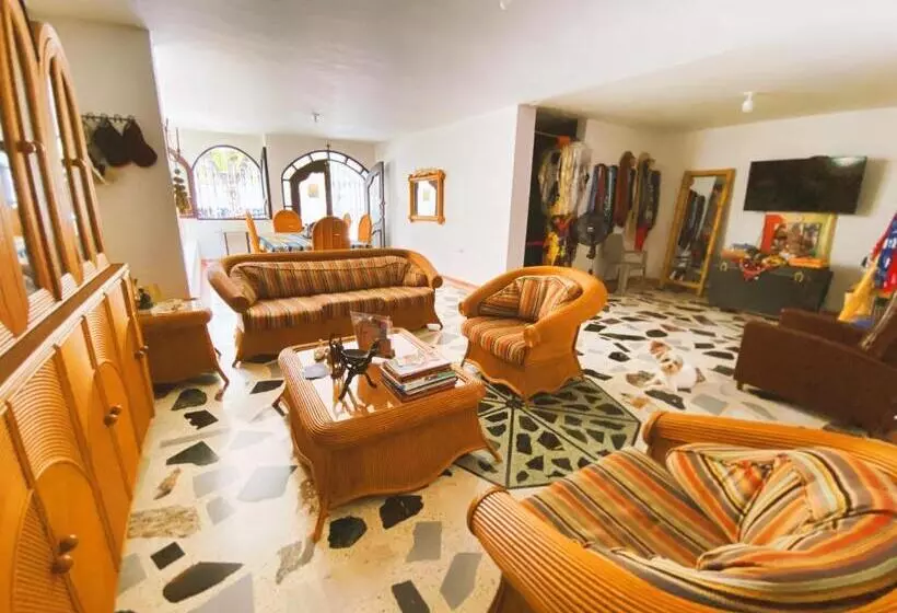 ペンション Tia Chela Hostel