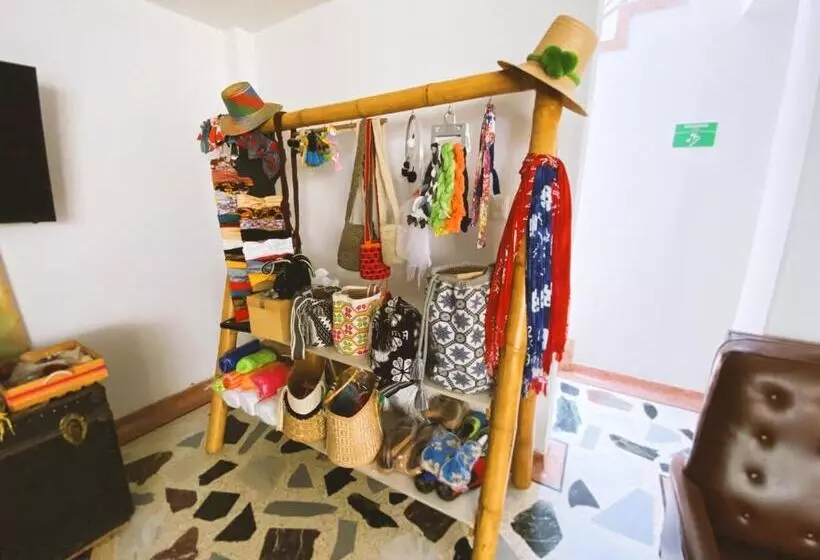 ペンション Tia Chela Hostel