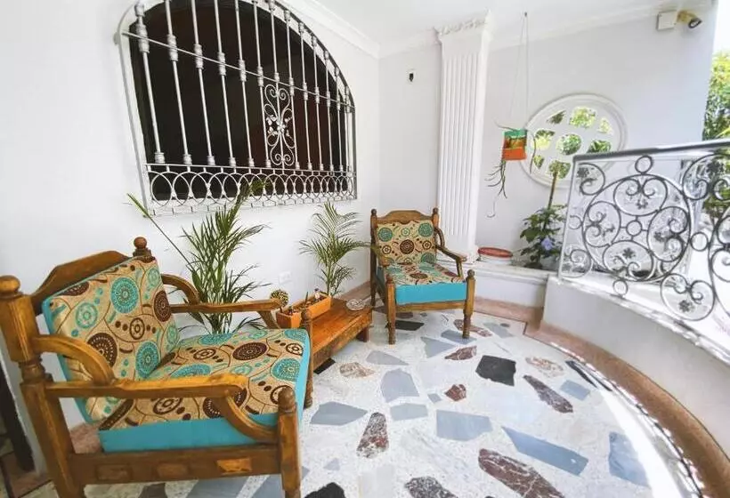 ペンション Tia Chela Hostel