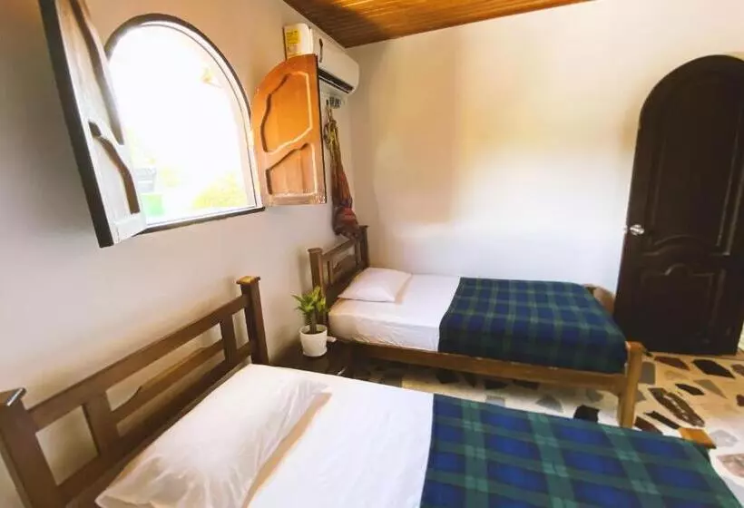ペンション Tia Chela Hostel