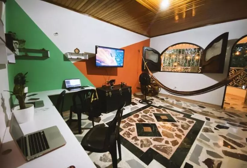 ペンション Tia Chela Hostel