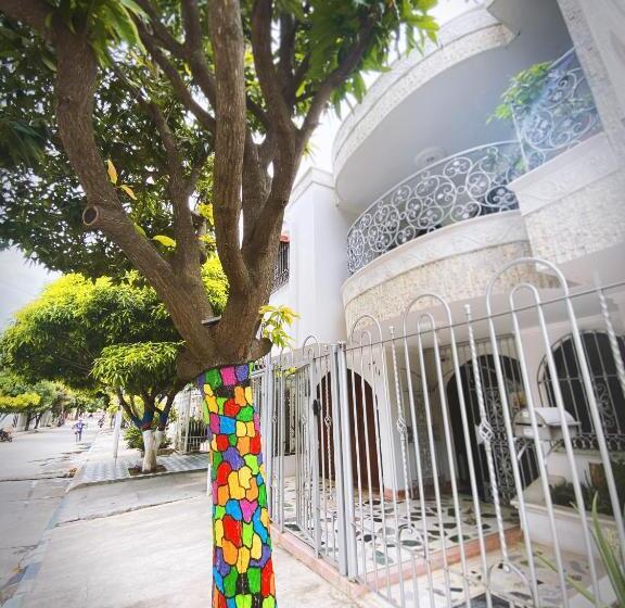 پانسیون Tia Chela Hostel