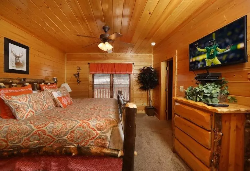 Ridgetop Theatre Lodge   Six Bedroom Cabin