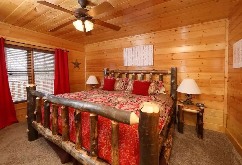Ridgetop Theatre Lodge   Six Bedroom Cabin