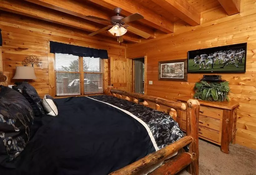 Ridgetop Theatre Lodge   Six Bedroom Cabin