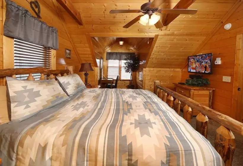 Ridgetop Theatre Lodge   Six Bedroom Cabin