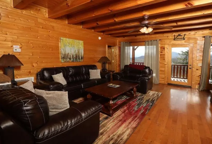 Ridgetop Theatre Lodge   Six Bedroom Cabin