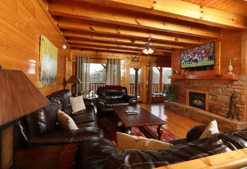 Ridgetop Theatre Lodge   Six Bedroom Cabin