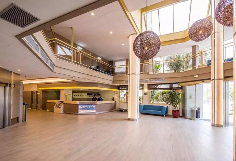 Golden Avenida Family Suites 4