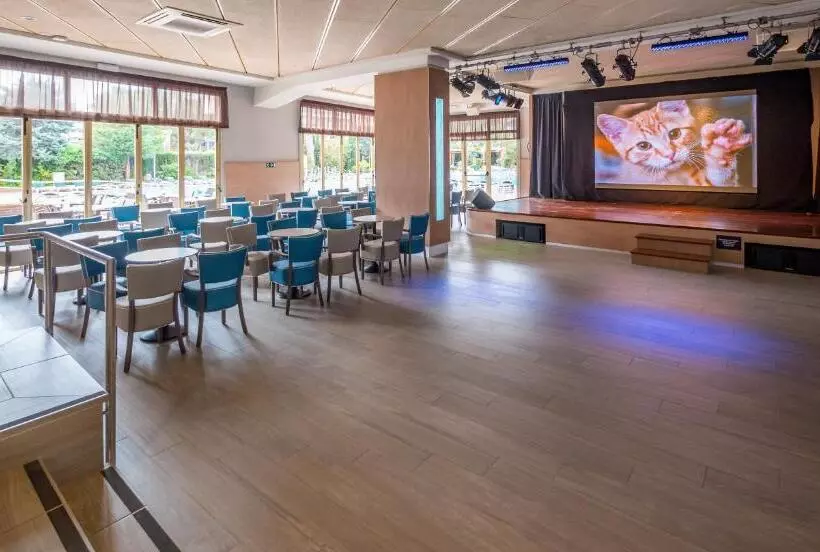 Golden Avenida Family Suites 4