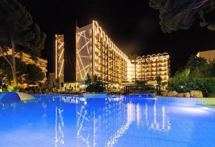 Golden Avenida Family Suites 4