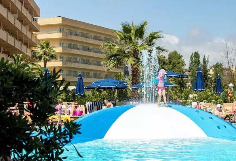 Golden Avenida Family Suites 4