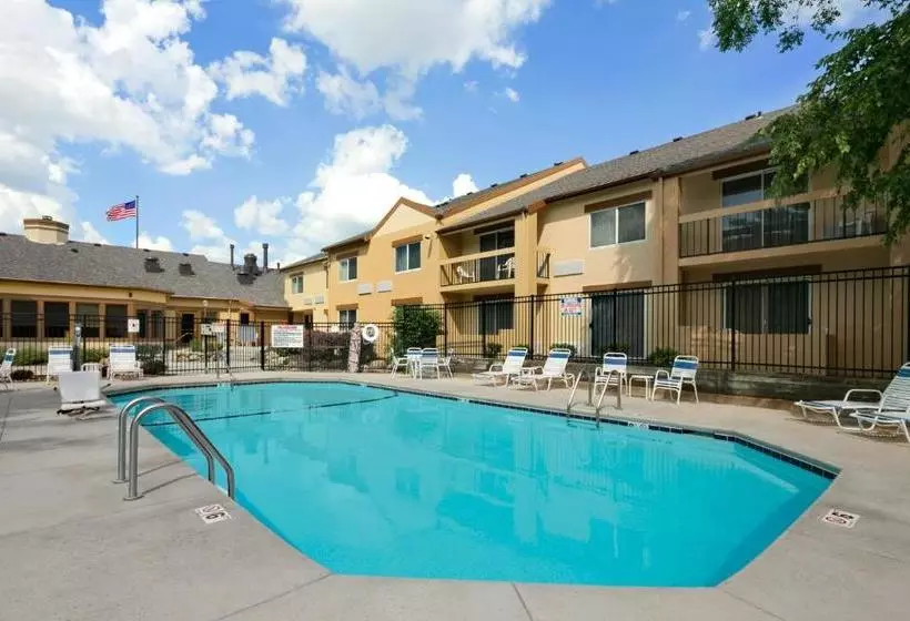 Otel Days Inn & Suites By Wyndham Omaha Ne