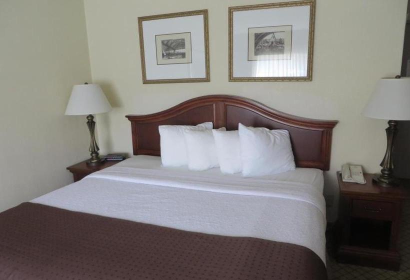 هتل Days Inn & Suites By Wyndham Omaha Ne