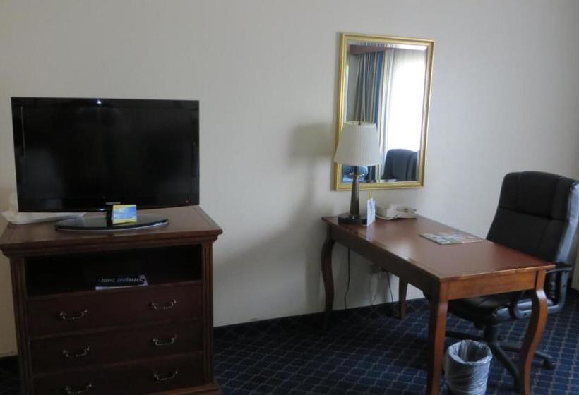 هتل Days Inn & Suites By Wyndham Omaha Ne