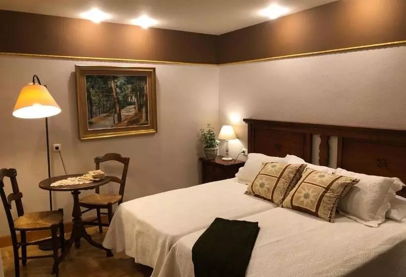 هتل Hostal Arostegui