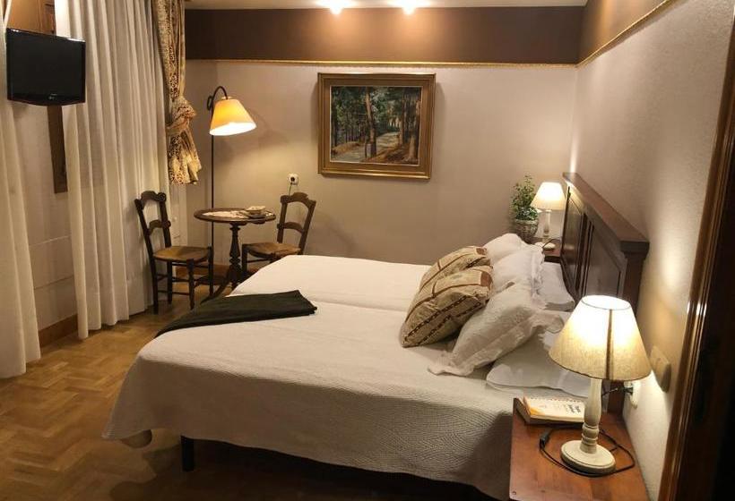 Отель Hostal Arostegui