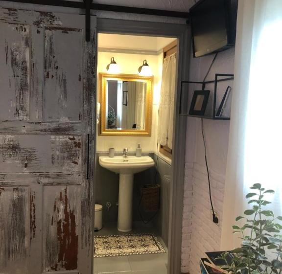 Отель Hostal Arostegui