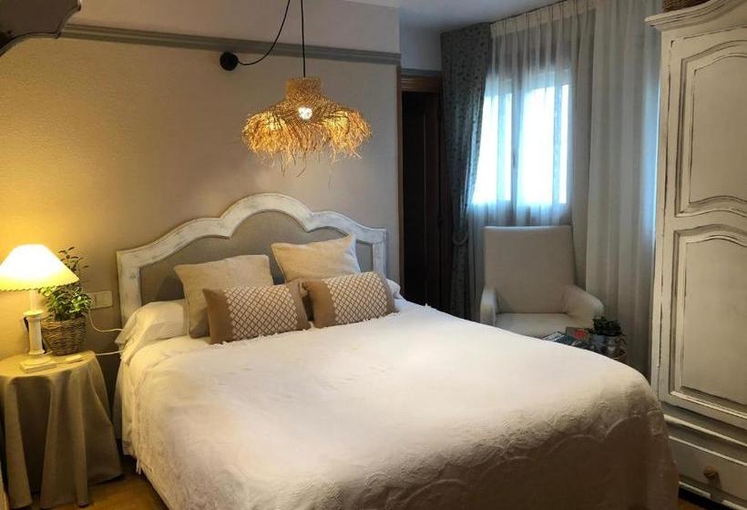 Отель Hostal Arostegui