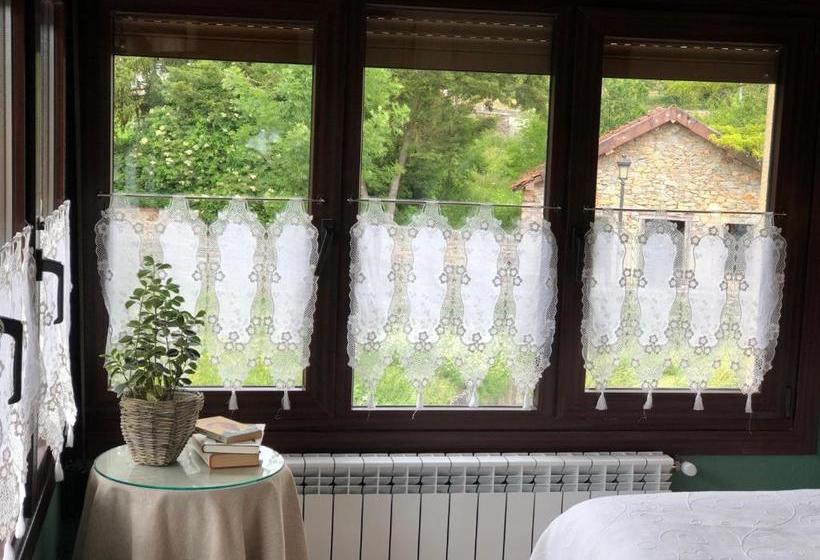 Отель Hostal Arostegui