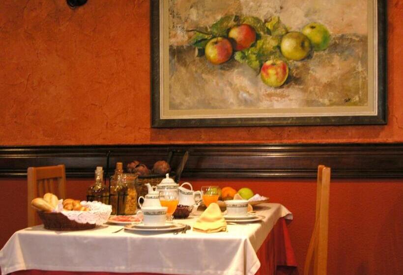 Отель Hostal Arostegui