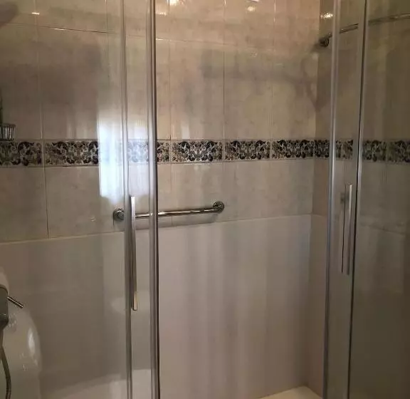 هتل Hostal Arostegui